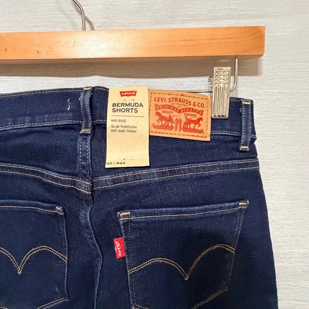 Levis Womens Bermuda Shorts Dark Wash Indigo Mid Rise Slim Fit Size 24 NWT